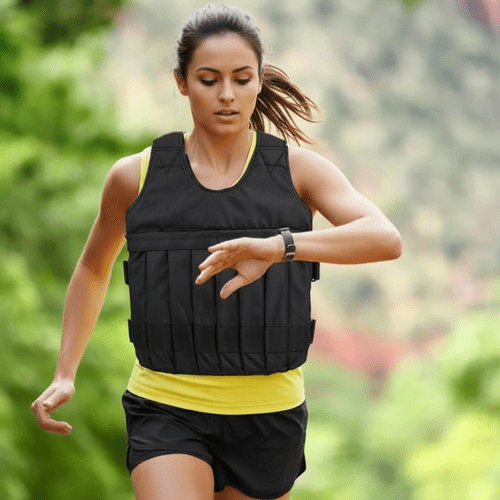 Gilet lesté ForcePlus (vide) – fille fait une marche dans la nature Ajustable et confortable pour fitness - Soiflex