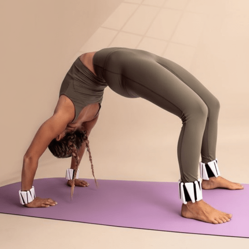 Poid chevilles MovePlus 450 g femme fait le pont sur tapis de yoga Léger et pratique - Soiflex