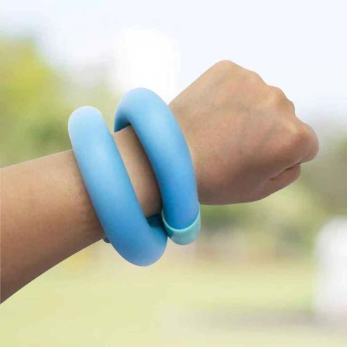 Poids pour poignet ProFlex 500 g – visuel du poids bleu sur poignet Léger et pratique - Soiflex