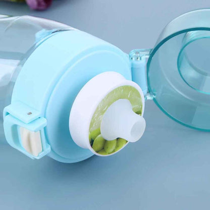 Dosette de saveur fruitée pour gourde sans sucre - visuel du bouchon de la dosette dans gourde Soiflex
