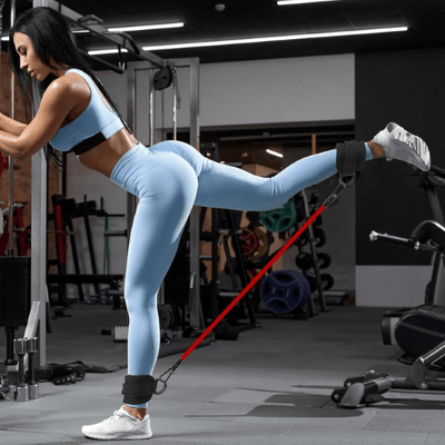 Elastiques musculation Flow – Léger et facile à transporter - femme au gym avec elatique Soiflex