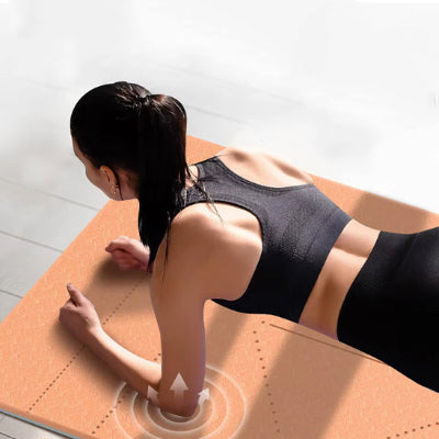 femme en position planche coude sur tapis de yoga ohm