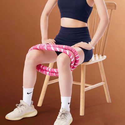 Hula hoop Rollo – femme assis avec hula hoop sur jambe - Soiflex