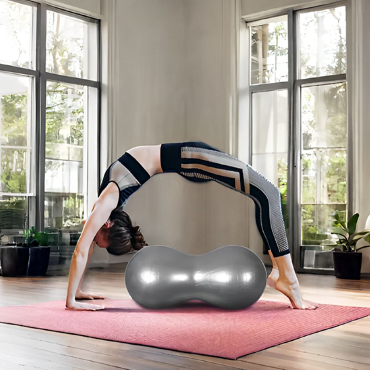 Swiss Ball Peanut – femme en pont avec swiss ball sous elle Fitness et Pilates pour maison - Soiflex