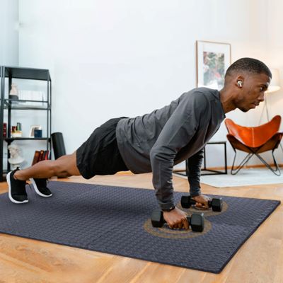 tapis de gym koa homme avec poids plancher