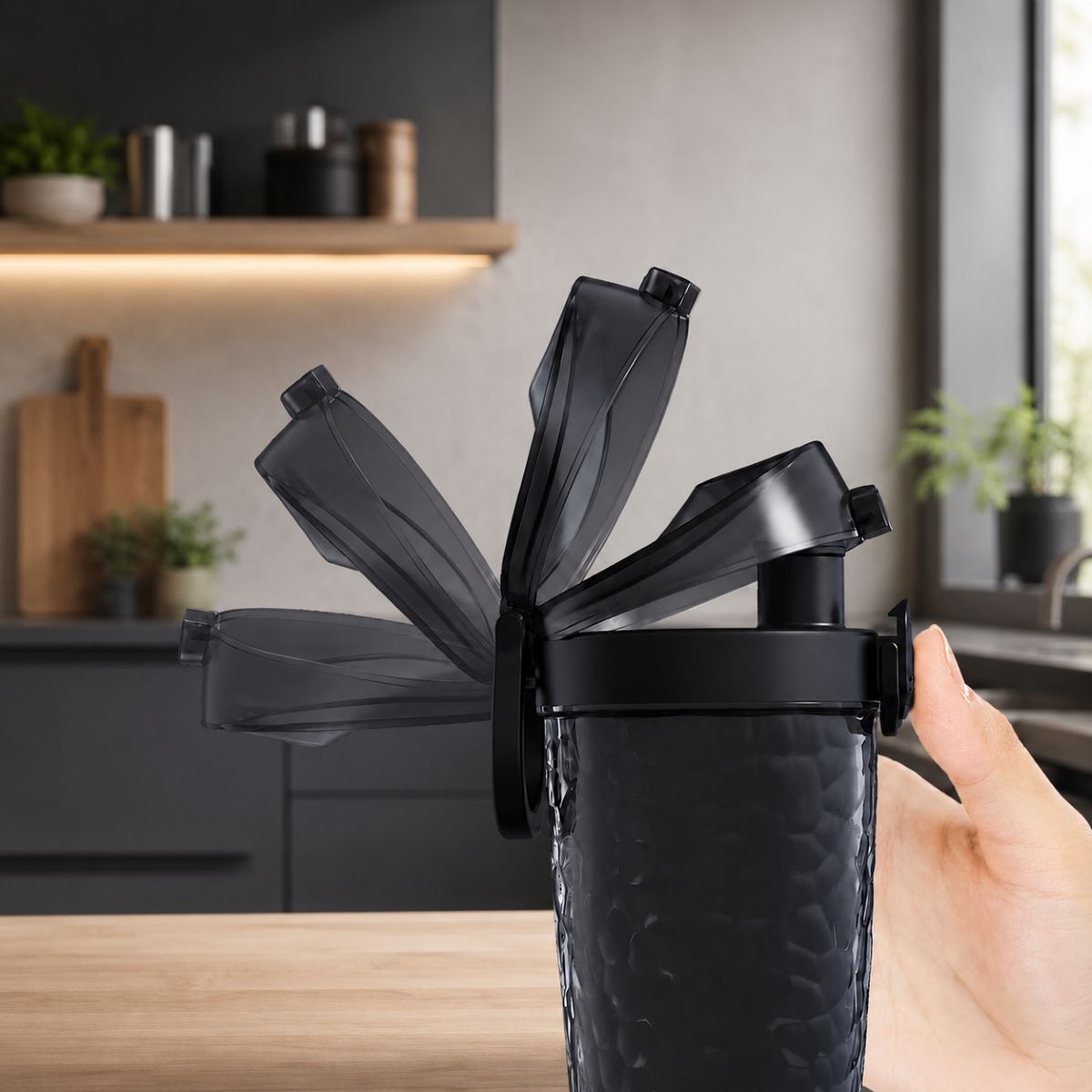 Shaker Électrique Intelligent 700 ml – visuel du shaker ouvert Mélangeur Fitness 3 Vitesses - Soiflex